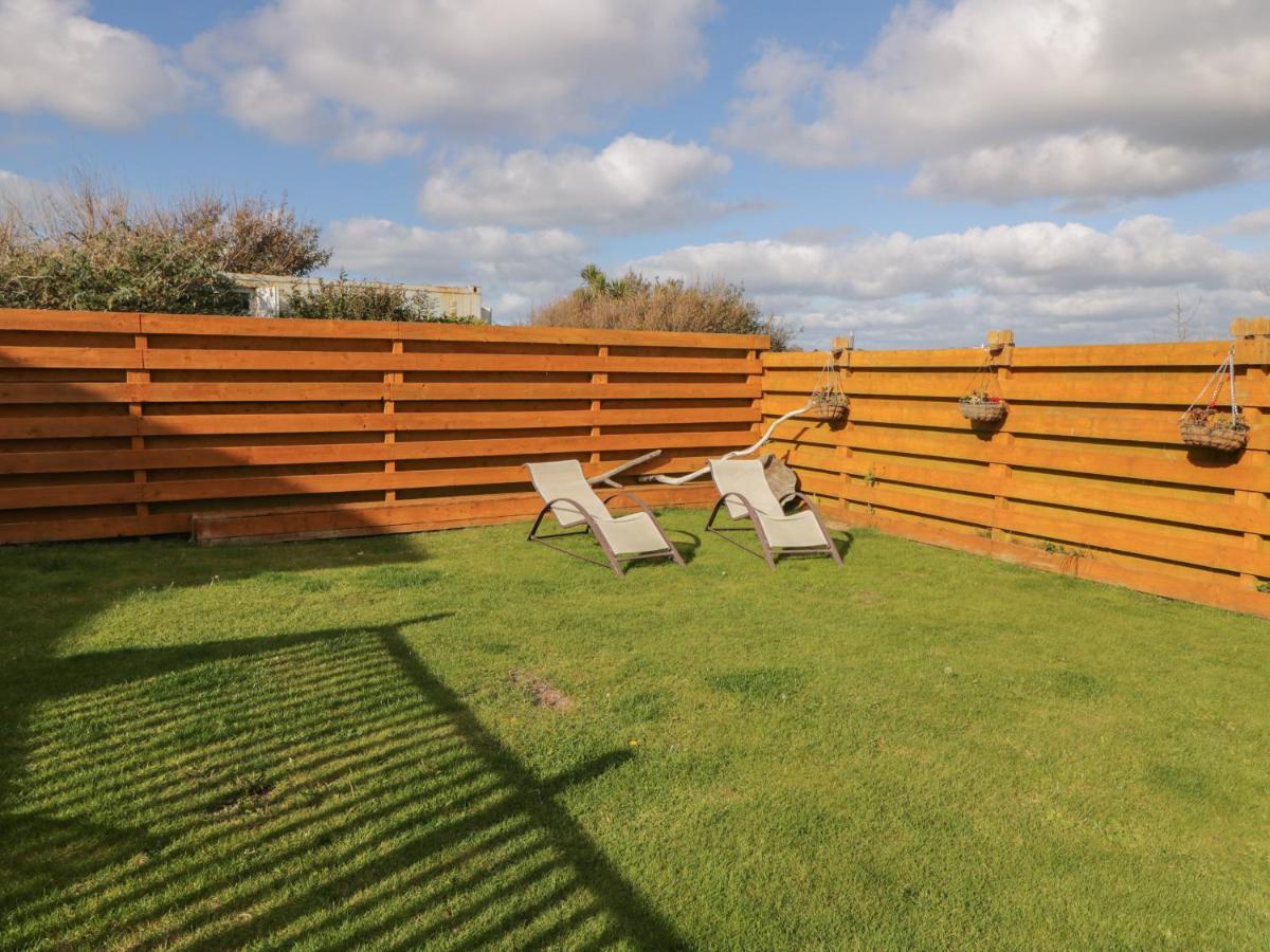 Coed Llai Villa Holyhead Bagian luar foto