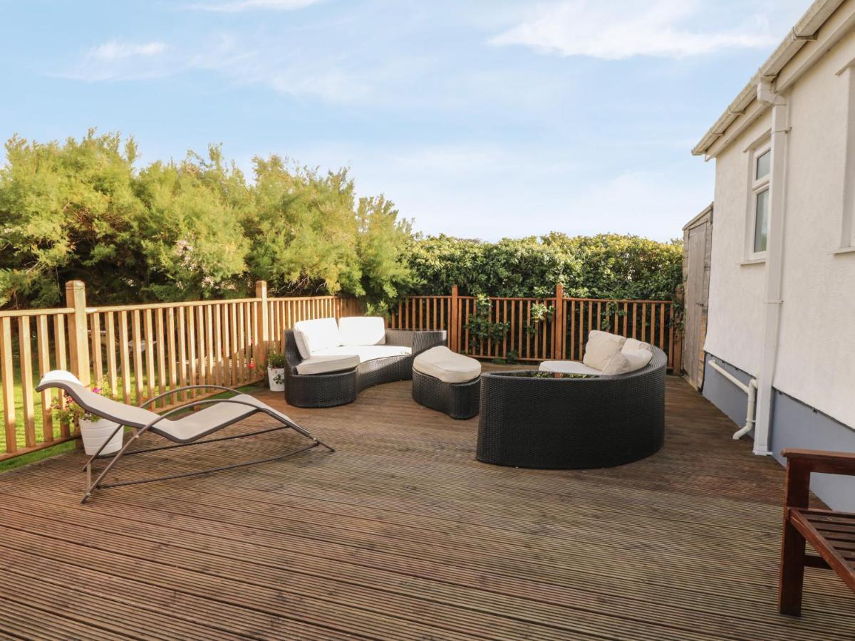 Coed Llai Villa Holyhead Bagian luar foto