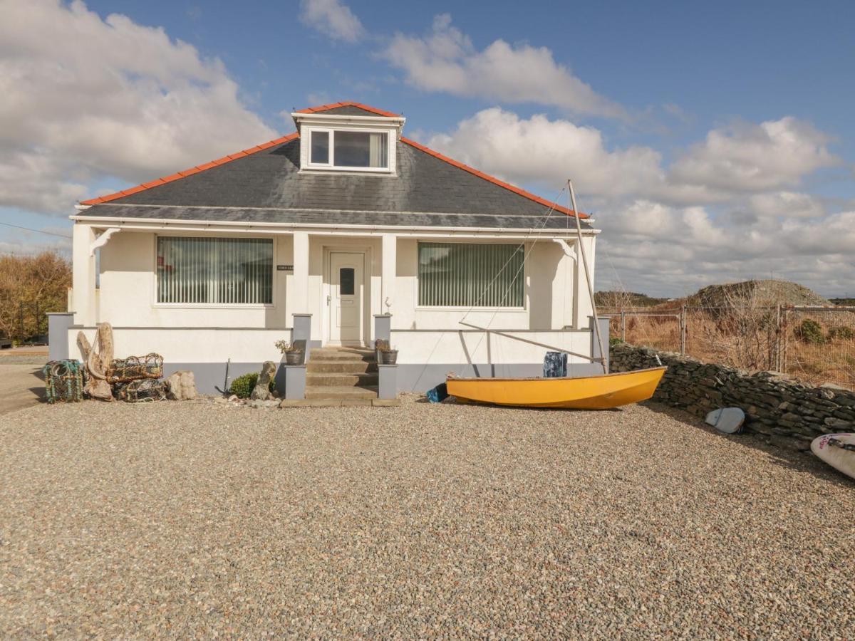 Coed Llai Villa Holyhead Bagian luar foto