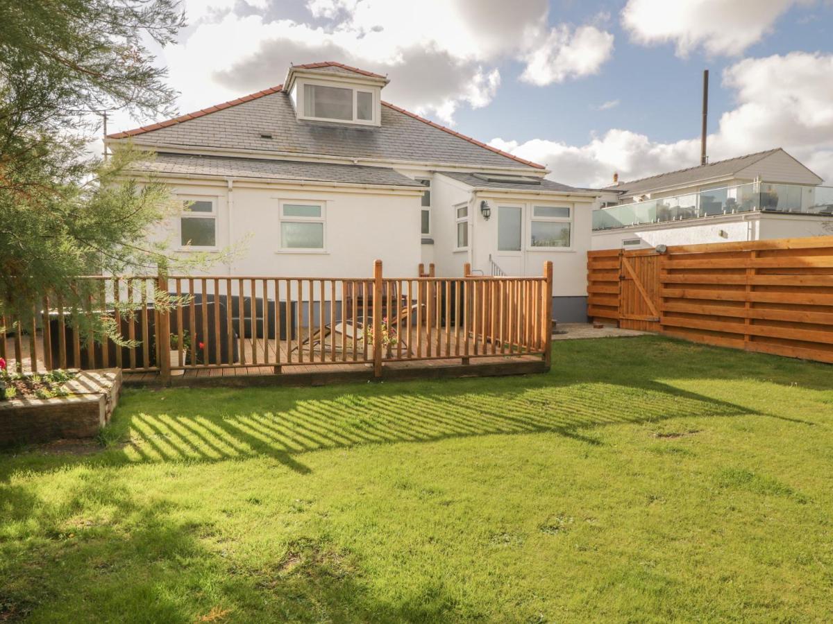 Coed Llai Villa Holyhead Bagian luar foto