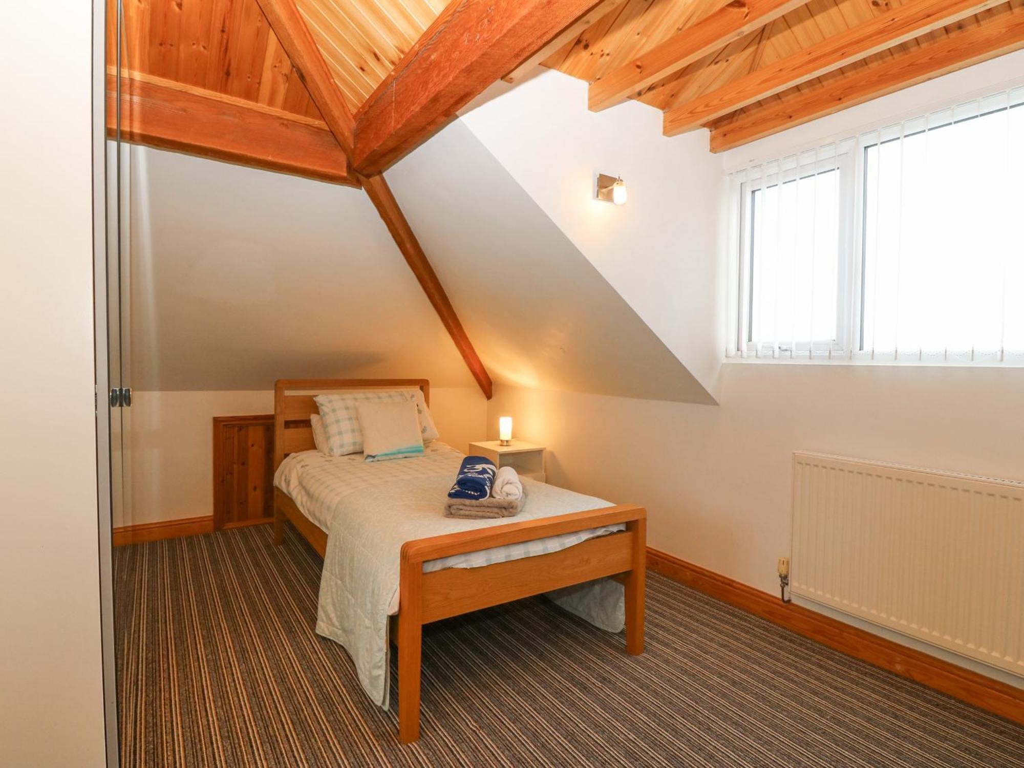Coed Llai Villa Holyhead Bagian luar foto