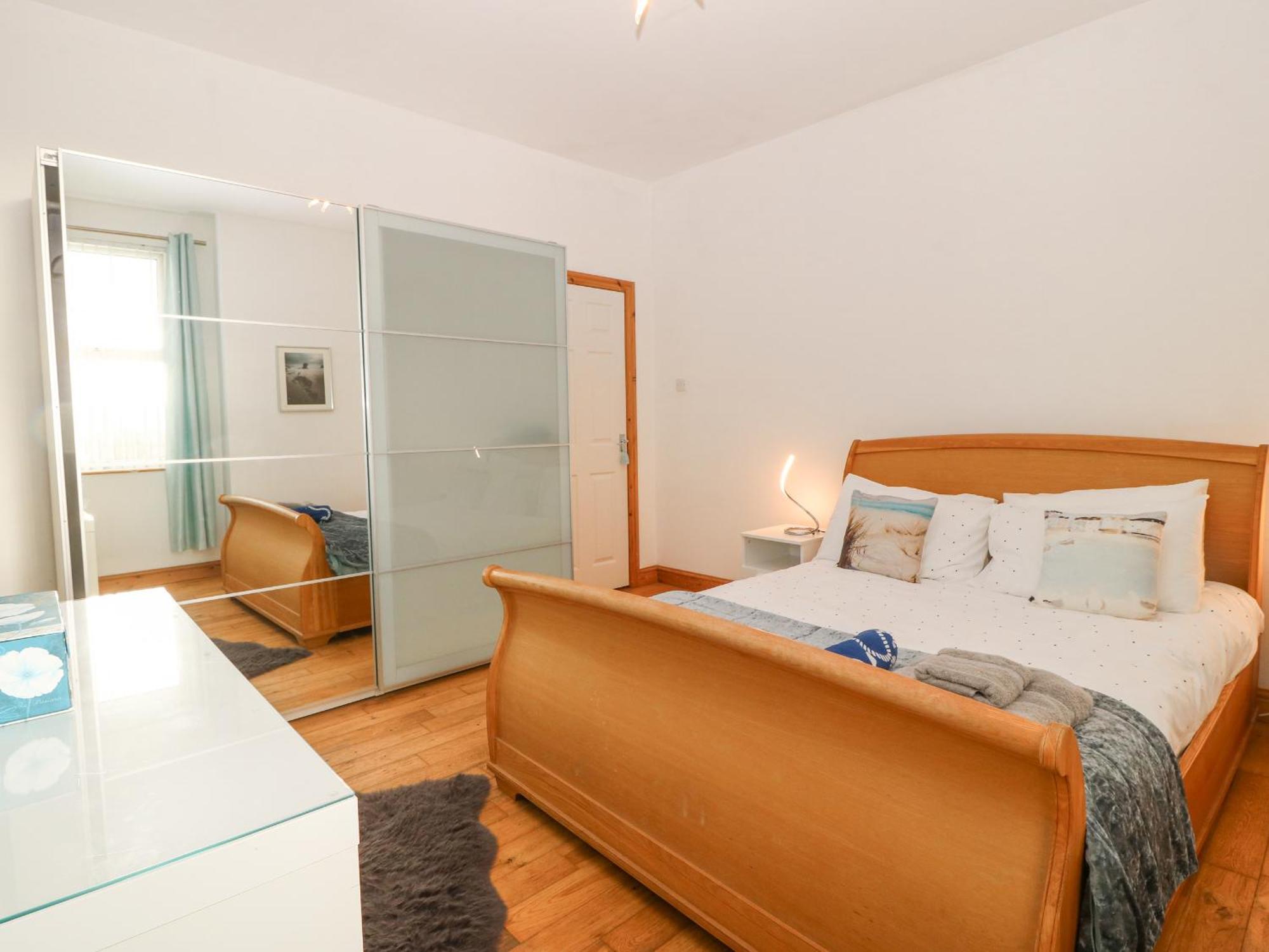 Coed Llai Villa Holyhead Bagian luar foto