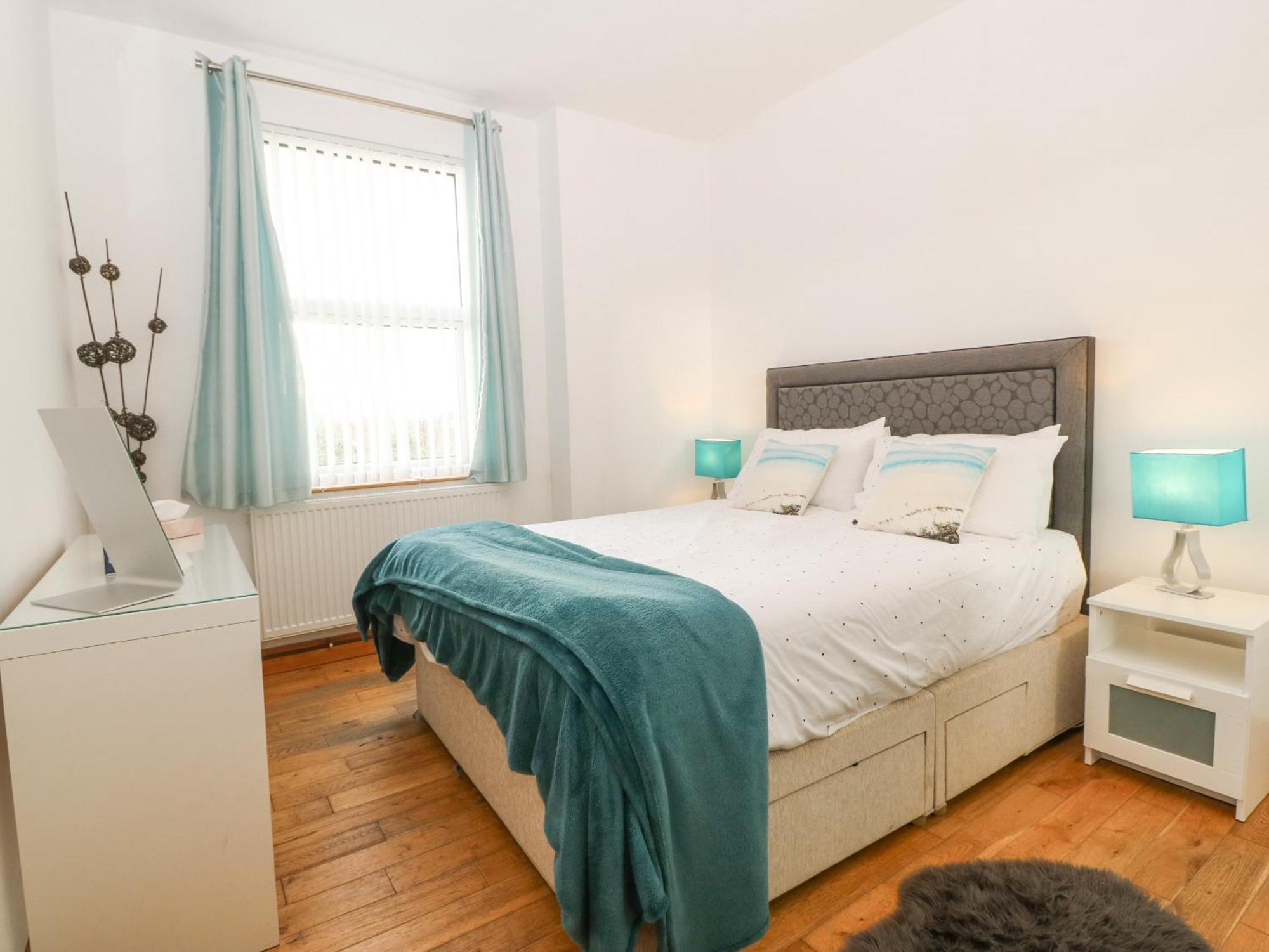 Coed Llai Villa Holyhead Bagian luar foto
