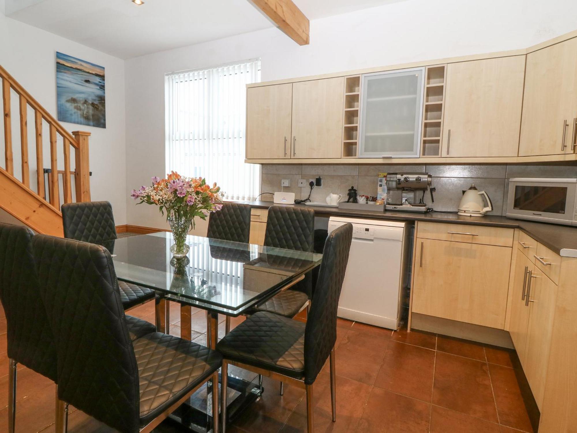 Coed Llai Villa Holyhead Bagian luar foto