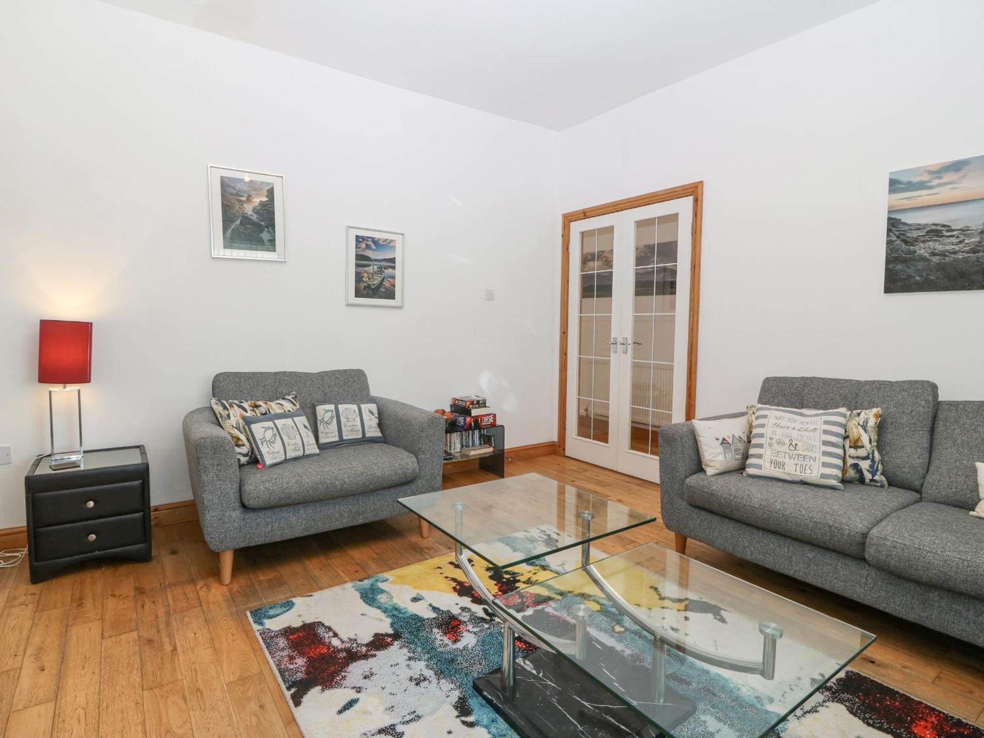 Coed Llai Villa Holyhead Bagian luar foto