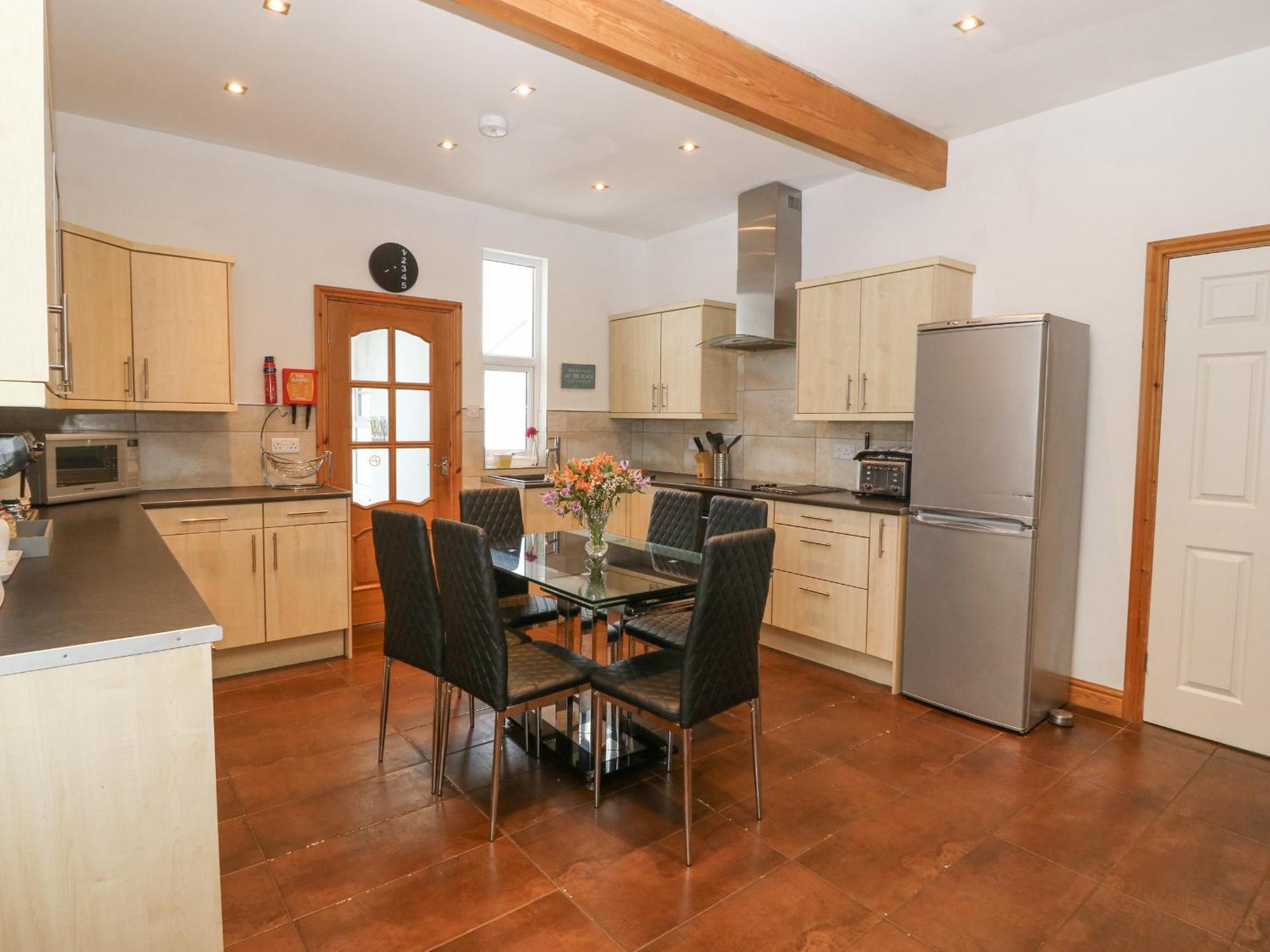 Coed Llai Villa Holyhead Bagian luar foto